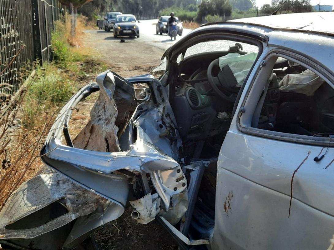 Το αυτοκίνητο διαλύθηκε στην κυριολεξία - Φωτογραφία apopsilive