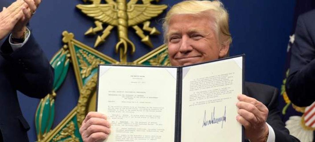 trump-diatagma-708.jpg