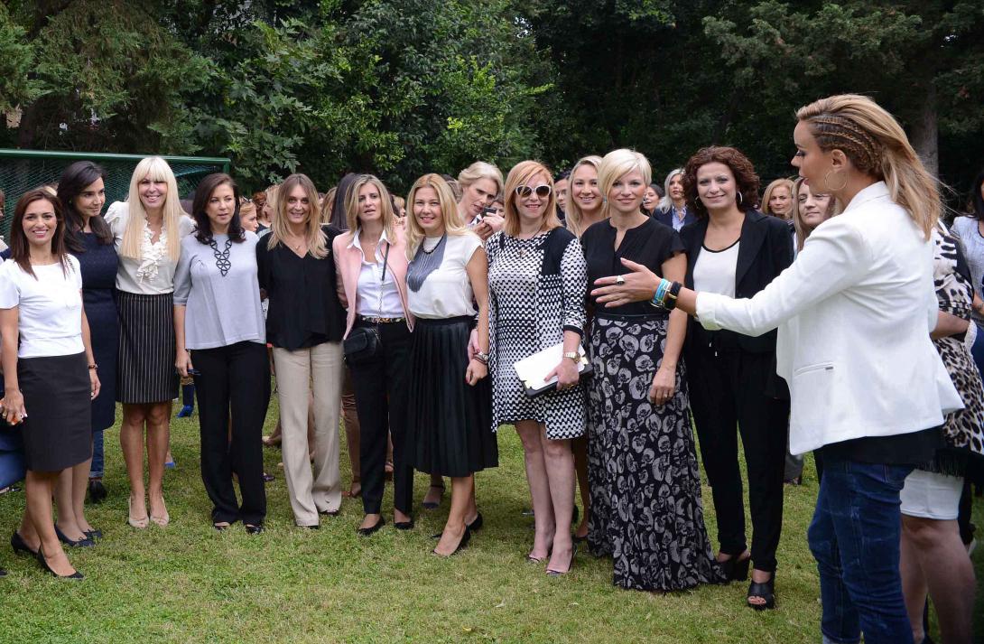 Τσάι, κοτσιδάκια και ... συμπάθεια στις γαλάζιες κυρίες