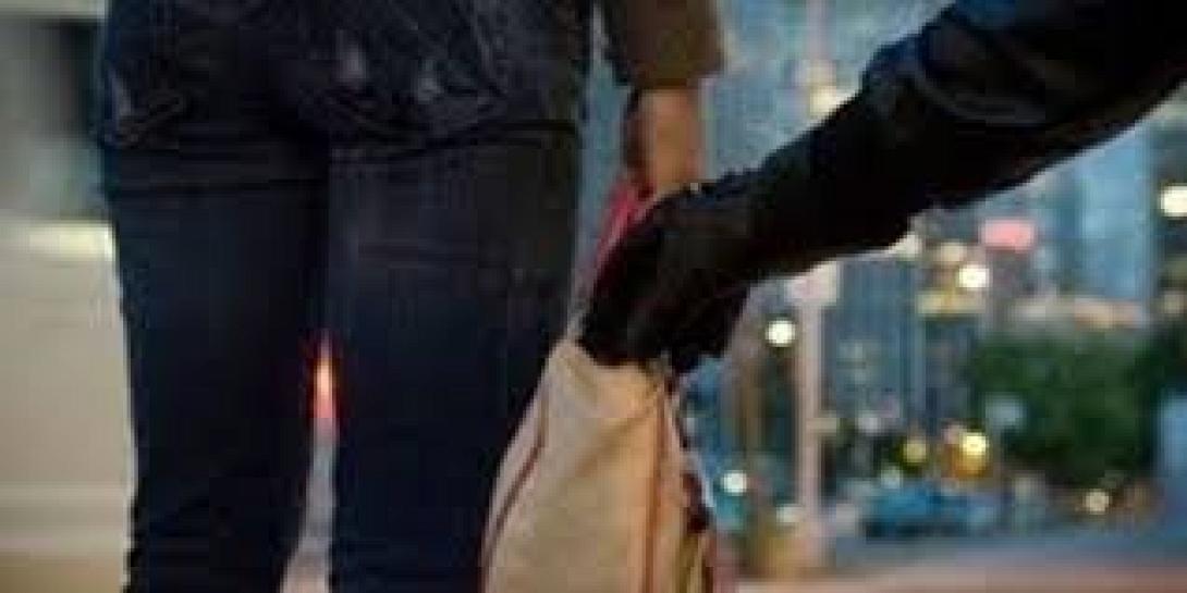 Στα χέρια της ΕΛ.ΑΣ. νεαροί που¨ξάφριζαν&quot; γυναίκες στο κέντρο του Ηρακλείου
