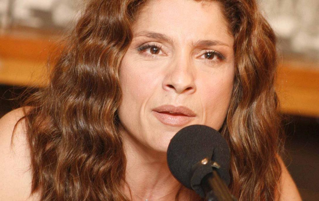 Όταν η είδηση ... λυγίζει και τον παρουσιαστή της - To βίντεο της Τσαπανίδου