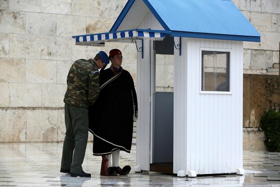 Οι τσολιάδες έβαλαν τις κάπες τους...