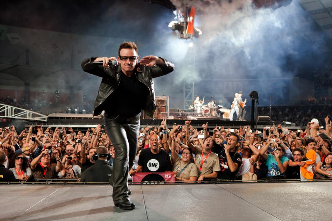 u2_360_degrees_tour_2010-10-02_-_estadio_cidade_de_coimbra_bono.jpg