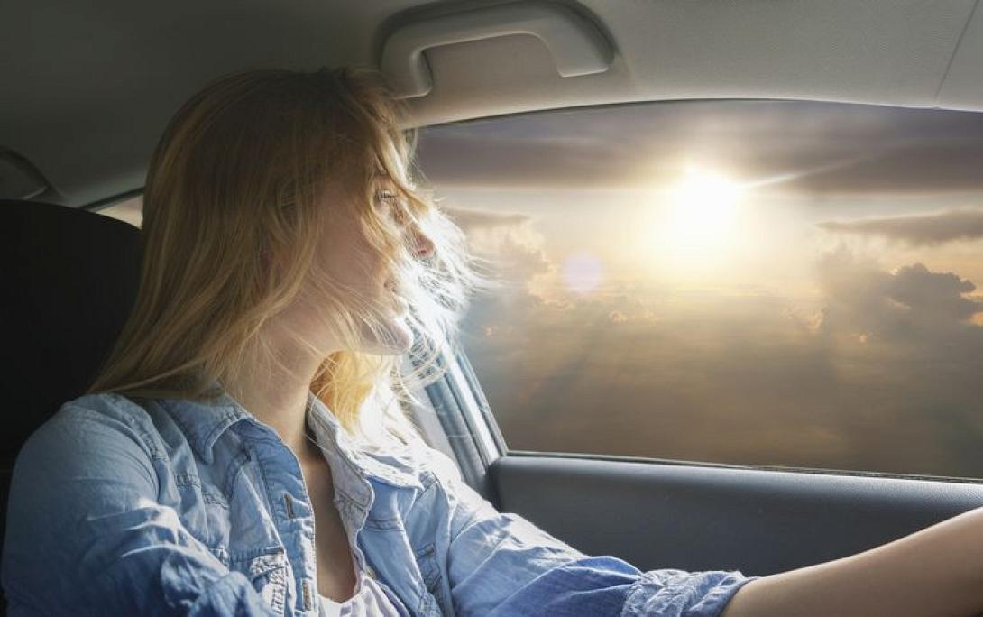 γυναίκα χαρουμενη 