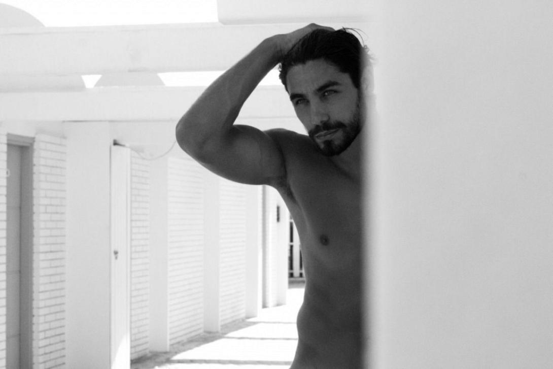 vasilakos-thebachelor-mikrofwno.jpg