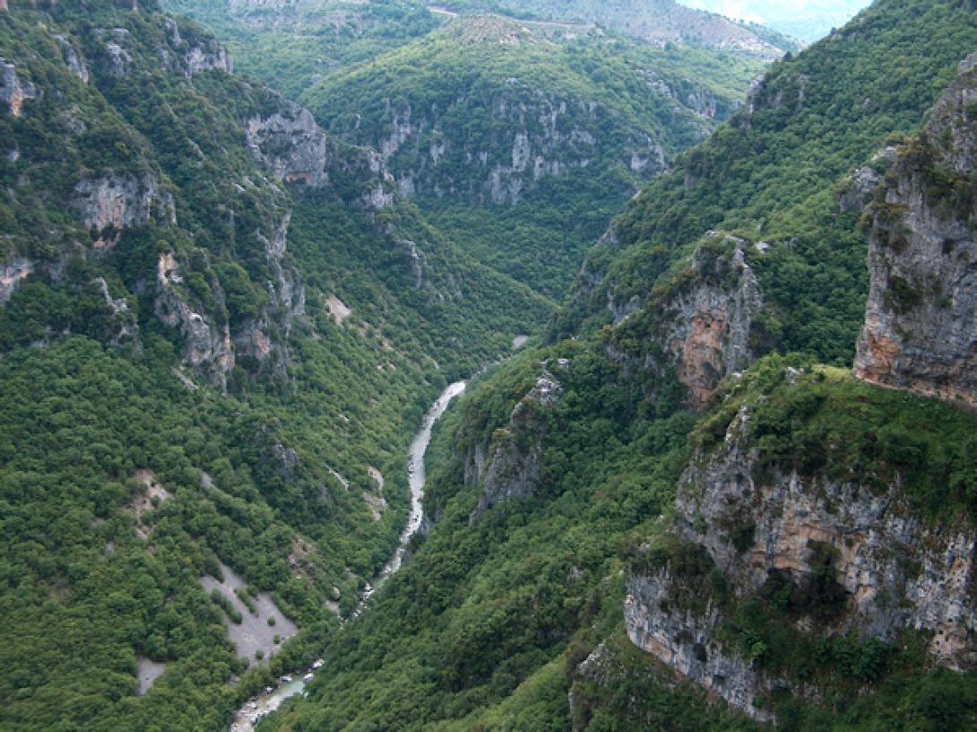 vikos1-1.jpg
