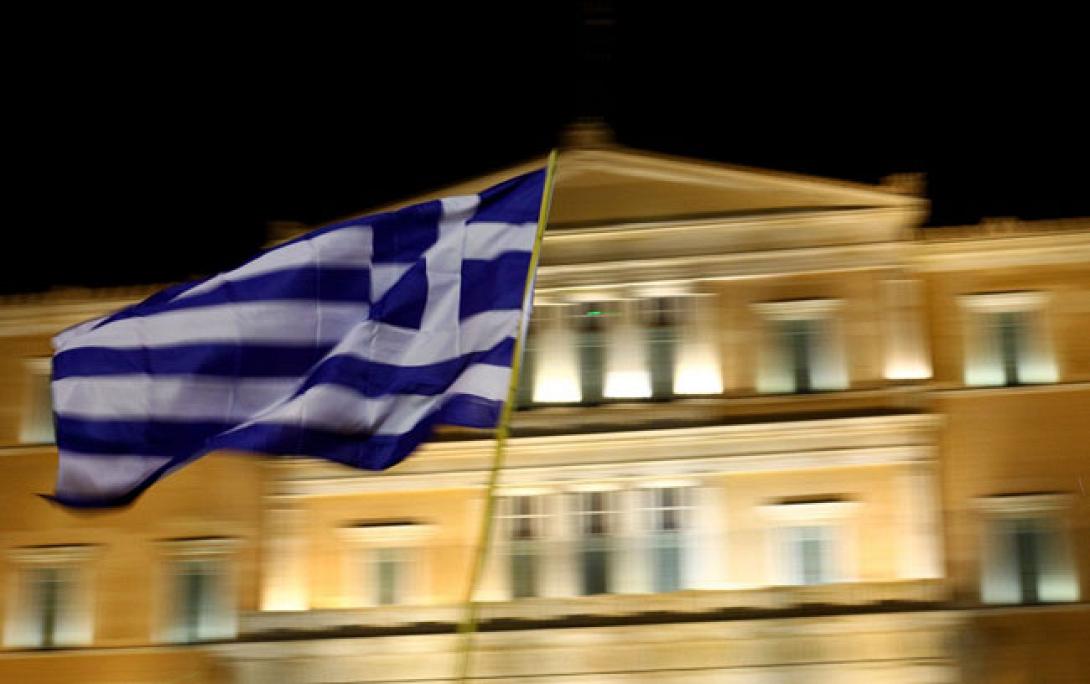 'Eνας στους δύο Έλληνες δεν εμπιστεύεται το πολιτικό σύστημα