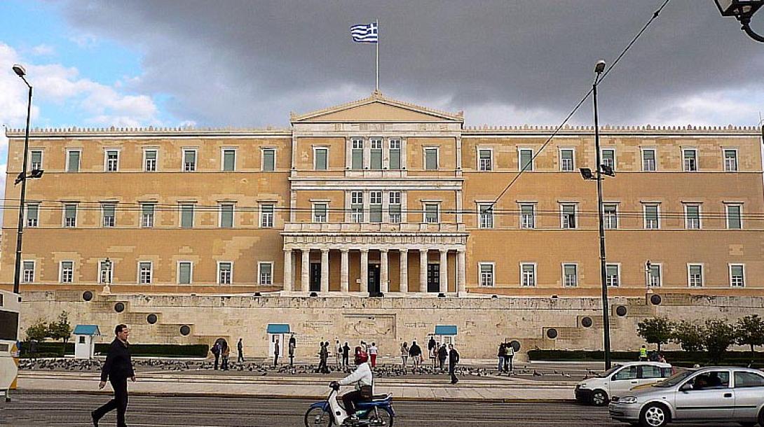 Ψηφίστηκαν άρθρα του αντιρατσιστικού νομοσχεδίου στη Βουλή