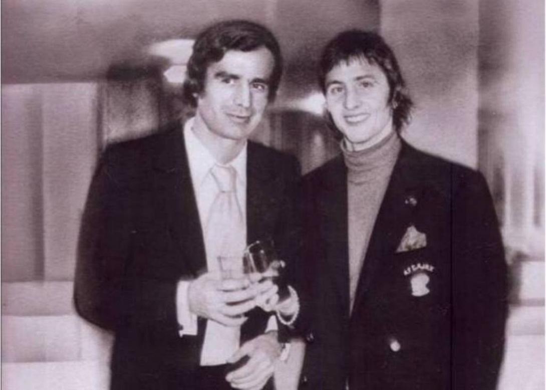 Ο Βουζουνεράκης με τον Κρόιφ