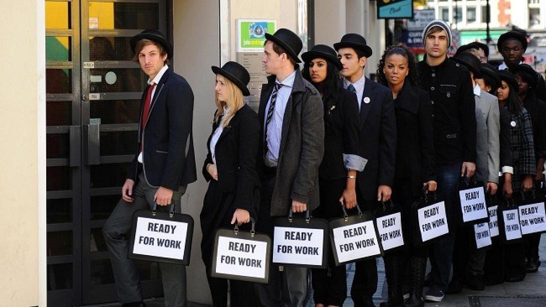 Χιλιάδες Βρετανοί με επίδομα ανεργίας σε χώρες της ΕΕ, γράφει ο Guardian