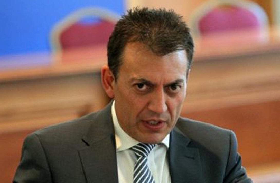Μείωση ασφαλιστικών εισφορών και ομαδικές απολύσεις στη συνάντηση Βρούτση-τρόικας