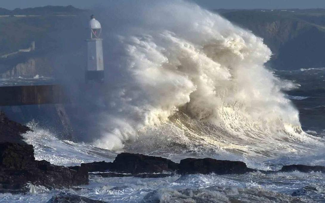 waves-crash-_1-thumb-large-thumb-large.jpg