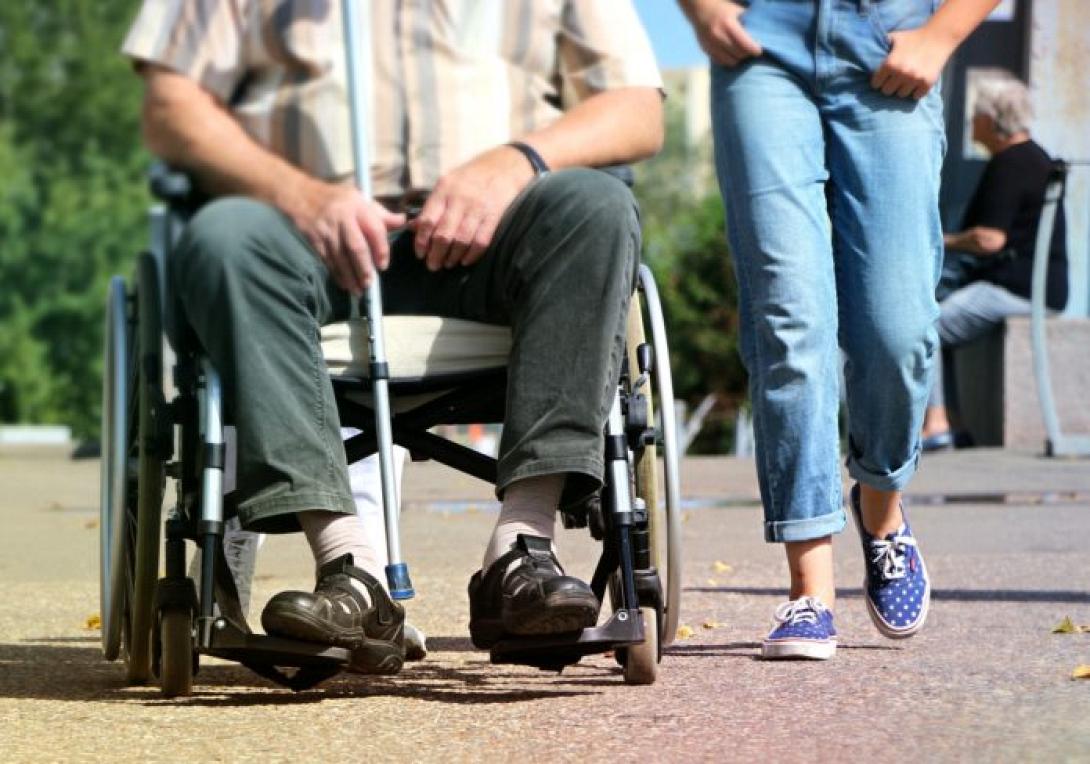 wheelchair-1629490_1920-696x488.jpg