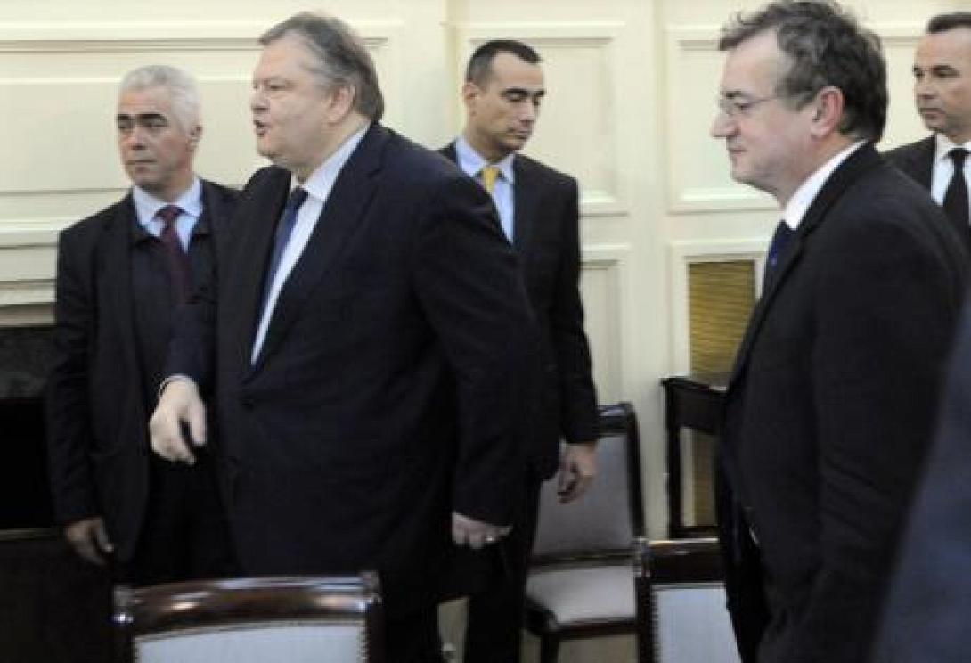 Δυο φορές τα Σκόπια &quot; Μακεδονία&quot; μέσα στην Ελληνική Βουλή