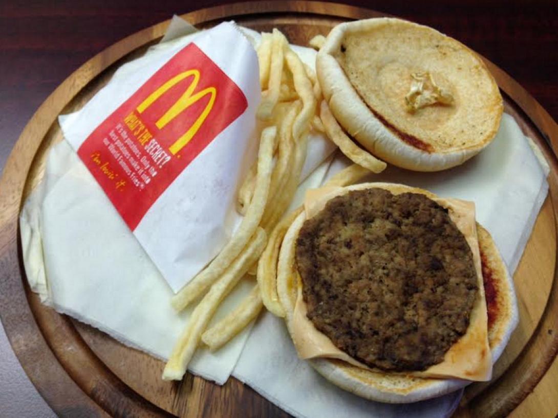 Πως φαίνεται το χάμπουργκερ των Mc Donald’s, δύο χρόνια μετά!