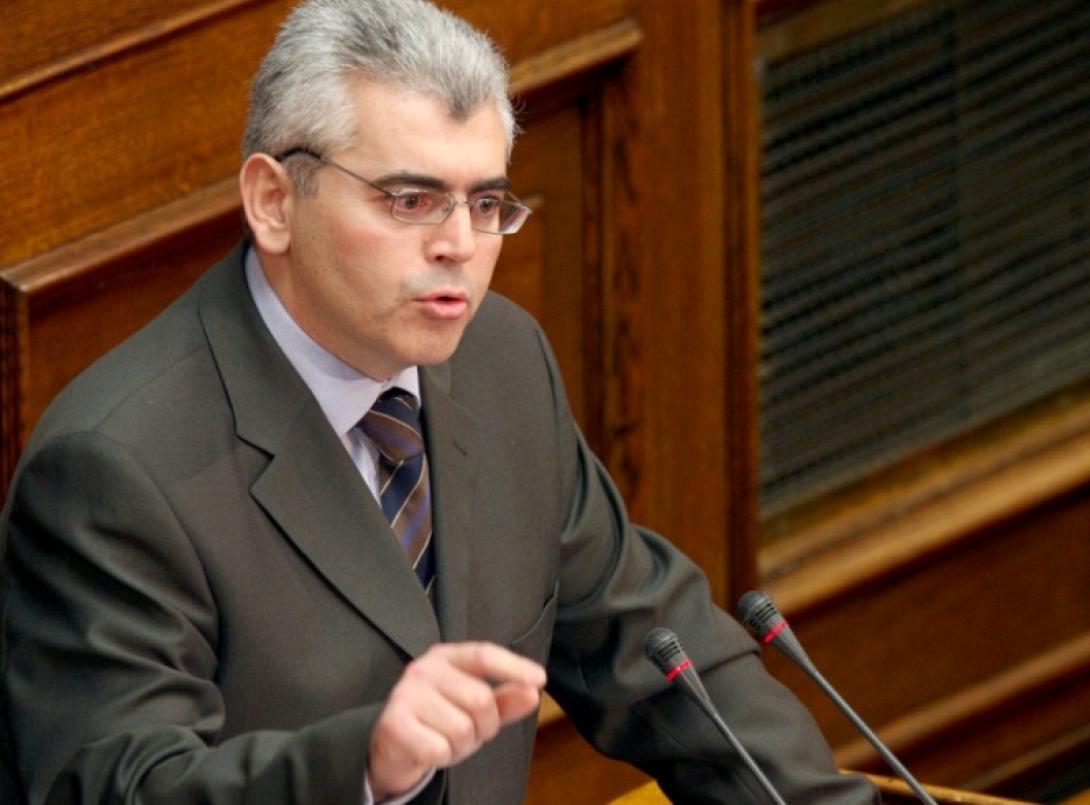 Ο Μάξιμος Χαρακόπουλος απαντά για βιβλία αγροτών, γάλα και μπανταχτσήδες εμπόρους