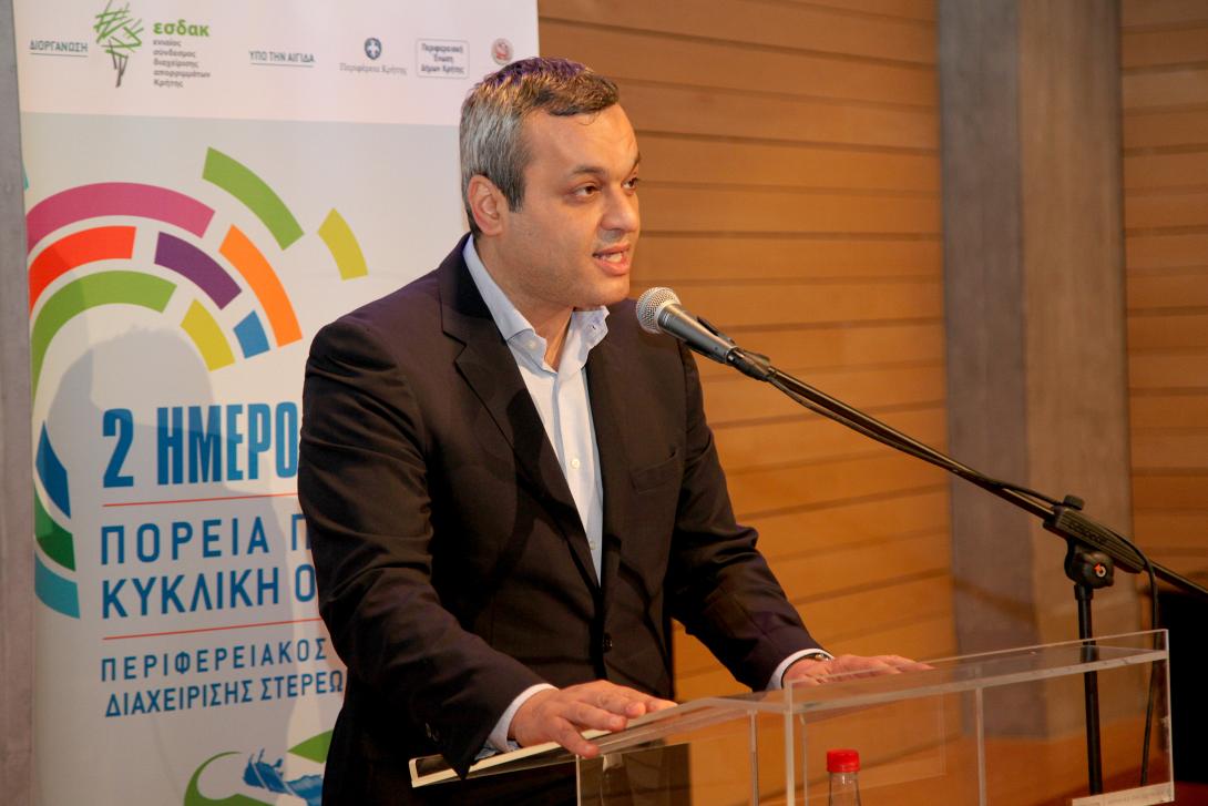 χάρης μαμουλάκης