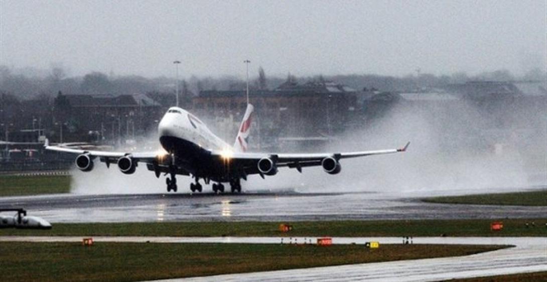 Σοβαρά προβλήματα στη Βρετανία από τις χιονοπτώσεις