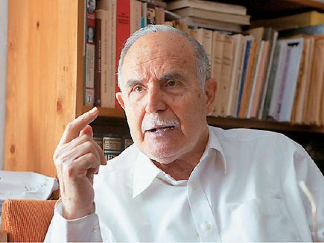 Ο 83χρονος ποιητής, Ντίνος Χριστιανόπουλος τραγούδησε με την &quot;παρέα&quot; του Τσιτσάνη