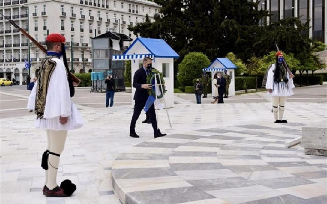 Από την κατάθεση στεφάνου