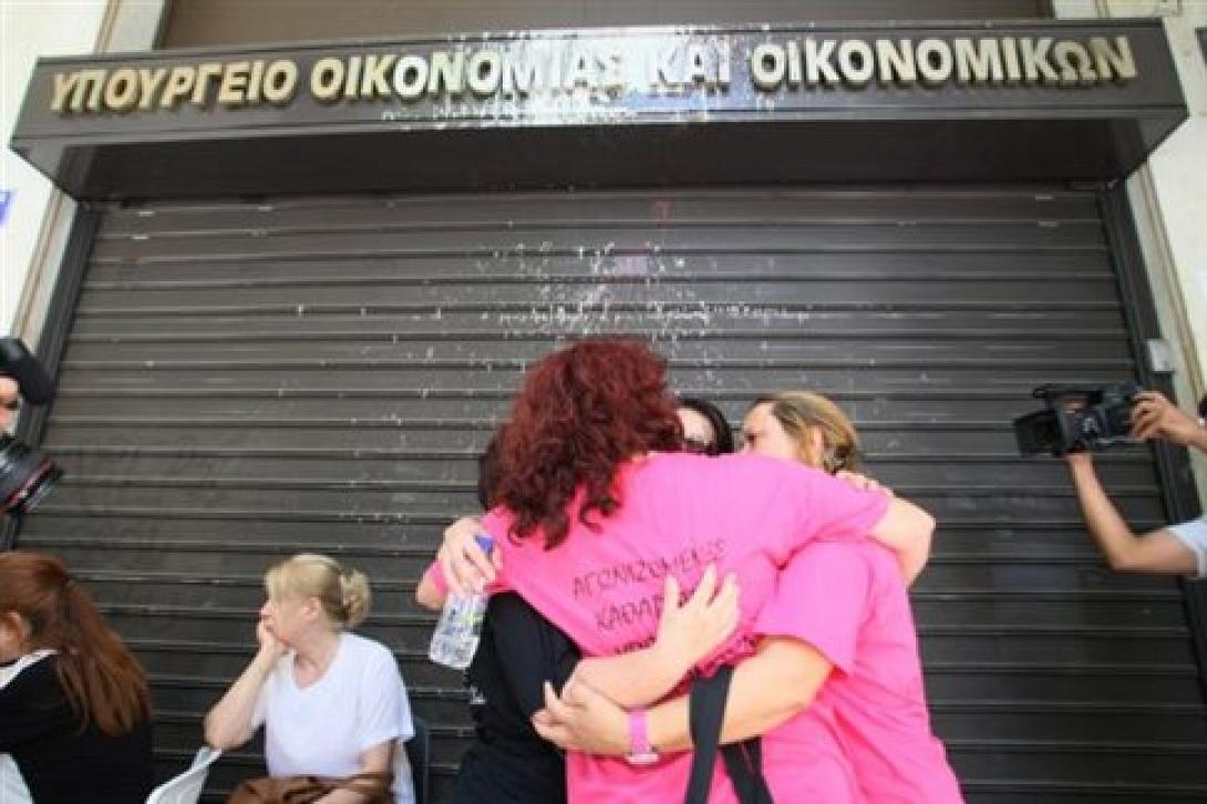 Στον Γκίκα Χαρδούβελη αντιπροσωπεία βουλευτών του ΣΥΡΙΖΑ για τις καθαρίστριες