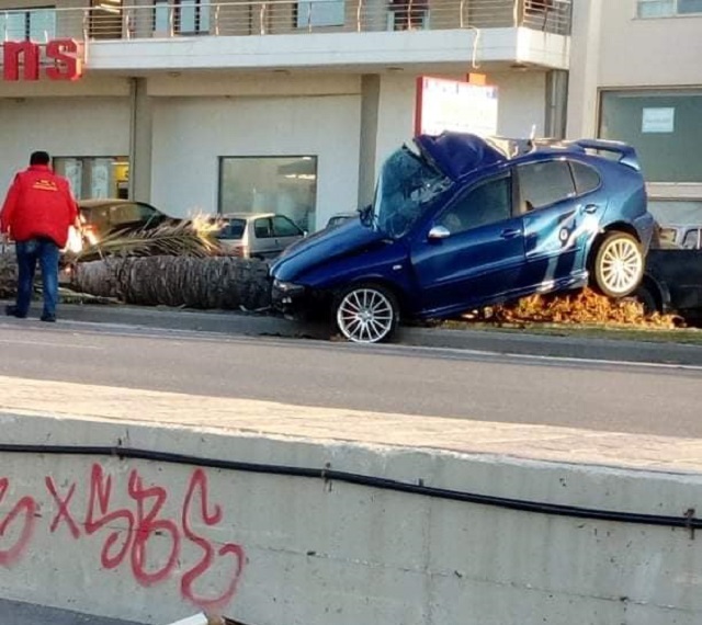 Από το τροχαίο στην παραλιακή - Φωτογραφία, Αντώνης Παπανικολάου