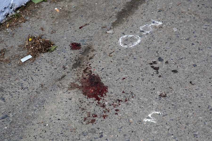 Ίχνη από αίμα στον δρόμο, μαρτυρά το σημείο όπου έγινε το κακό