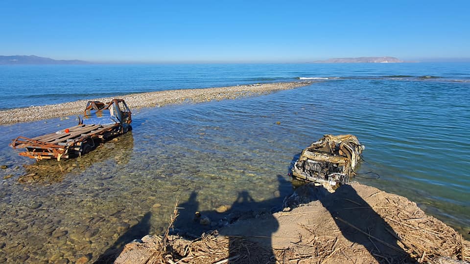 Τα αυτοκίνητα είχαν παρασυρθεί από τις πλημμύρες