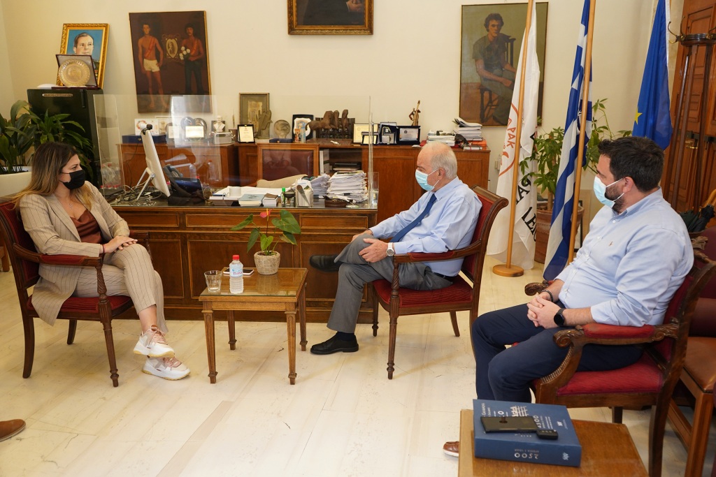 Από την επίσκεψη της υφυπουργού Τουρισμού στο δημαρχείο Ηρακλείου.