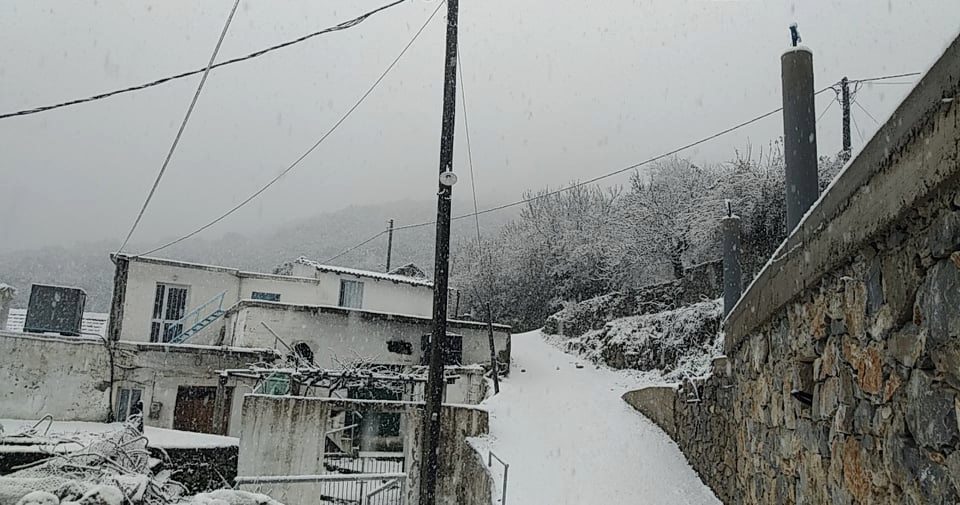 Πυκνή χιονόπτωση στο Καμινάκι του Οροπεδίου