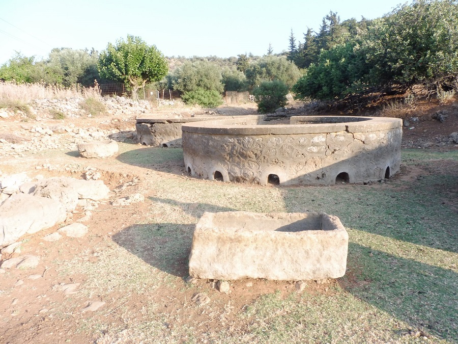 Συνήθως οι στέρνες βρίσκονταν κοντά σε πηγάδια από τα οποία ανέβλυζε νερό