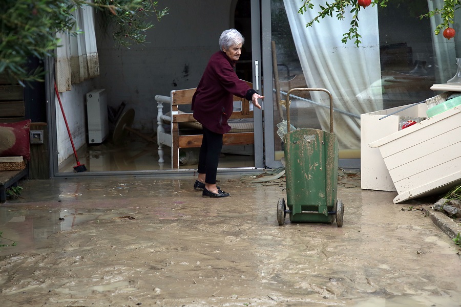 Μεγάλες καταστροφές σε σπίτια και επιχειρήσεις στον Καρτερό