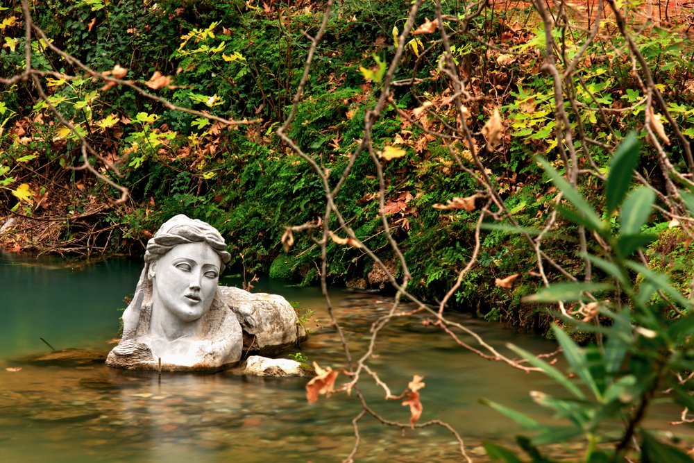 Το άγαλμα στο ποτάμι της Έρκυνας