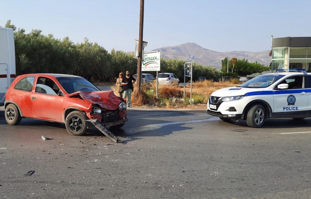 Το ΙΧ που ενεπλάκη στο τροχαίο (Φωτογραφία apopsilive)