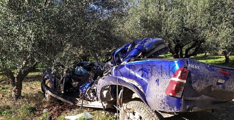 το όχημα του 16χρονου διαλύθηκε με συνέπεια να χάσει τη ζωή του - φωτογραφία από parakritika